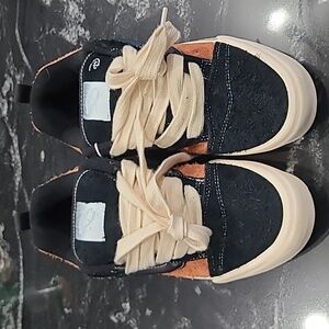 Vans Disney Lion King Scar shoes size 8